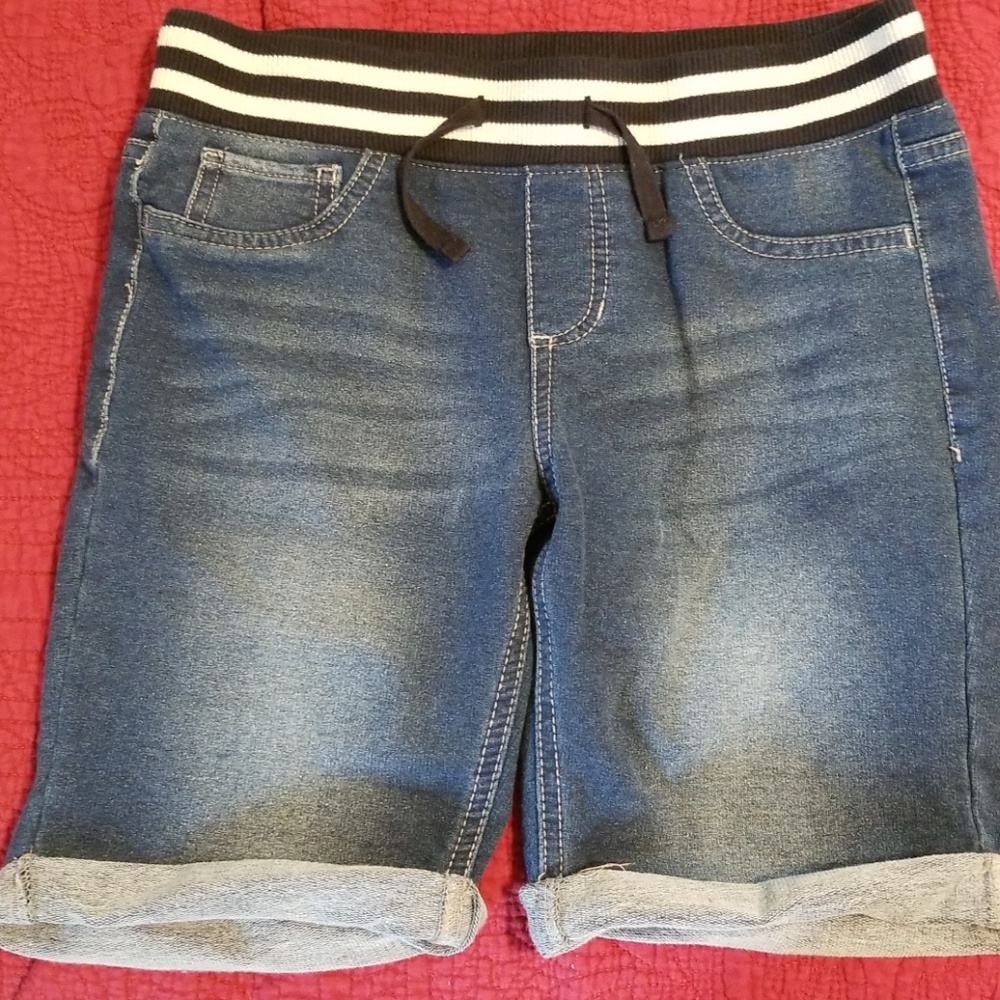 So denim shorts